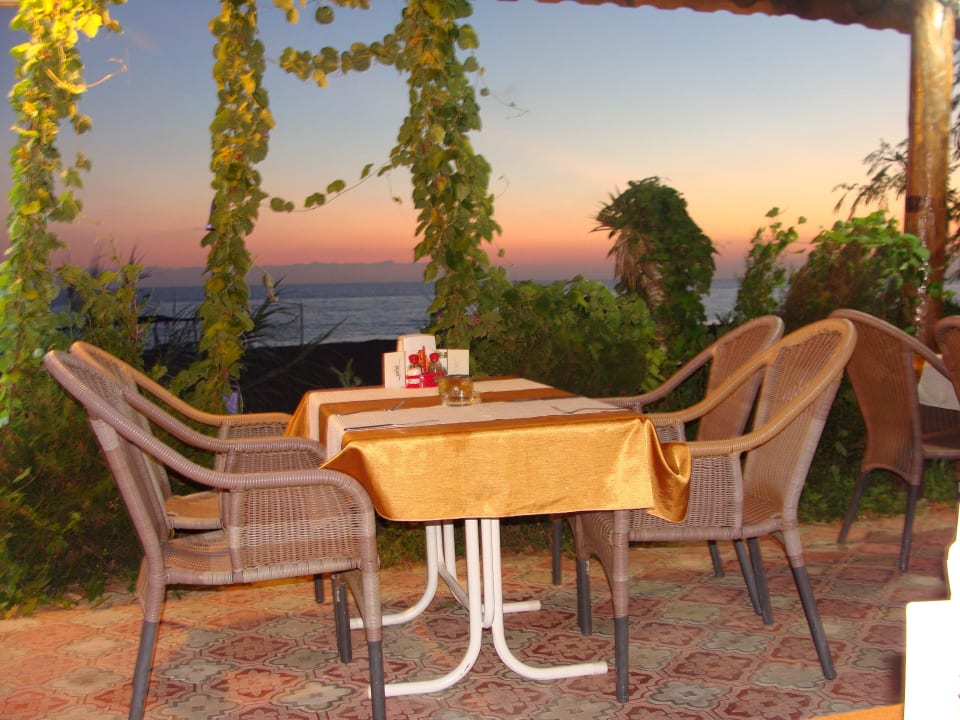 Essen mit Blick aufs Meer As Queen Beach