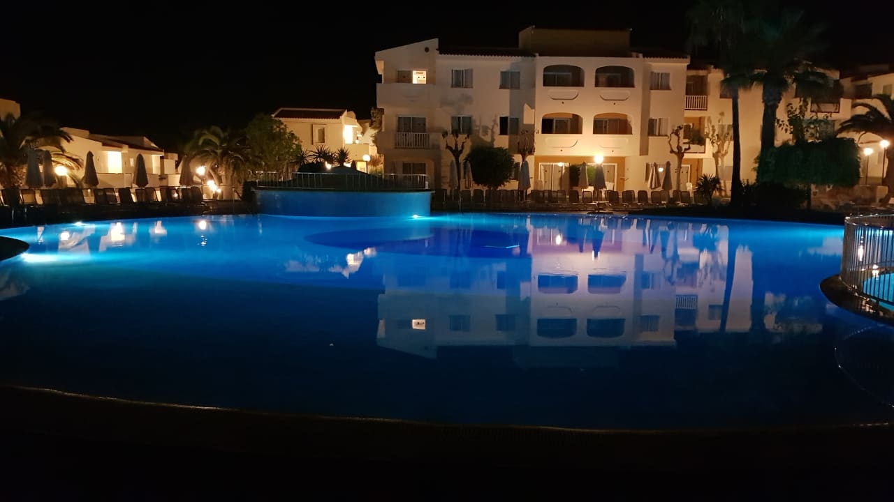 Pool blau punta reina