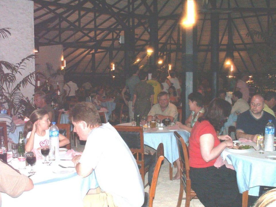 einmal am Tag alle Leute sehen Embudu Village