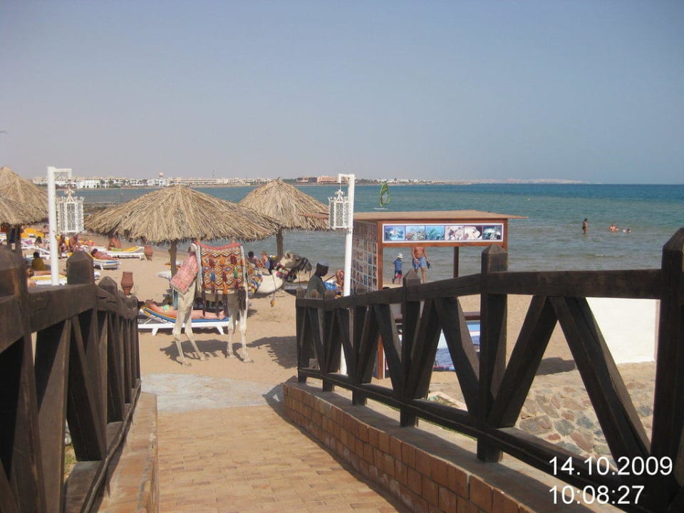 Auf dem Weg zum Strand Ali Baba Palace Hotel
