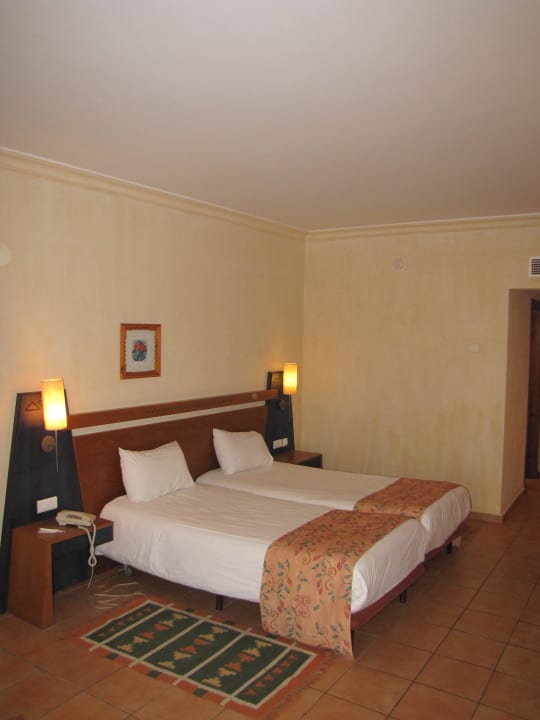 Schlafraum Iberostar Waves Founty Beach