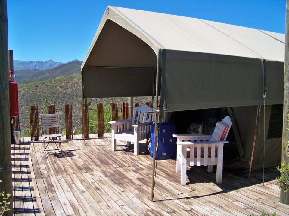 Das Zelt steht auf einer Plattform mit super Sicht Le Petit Karoo Guesthouse