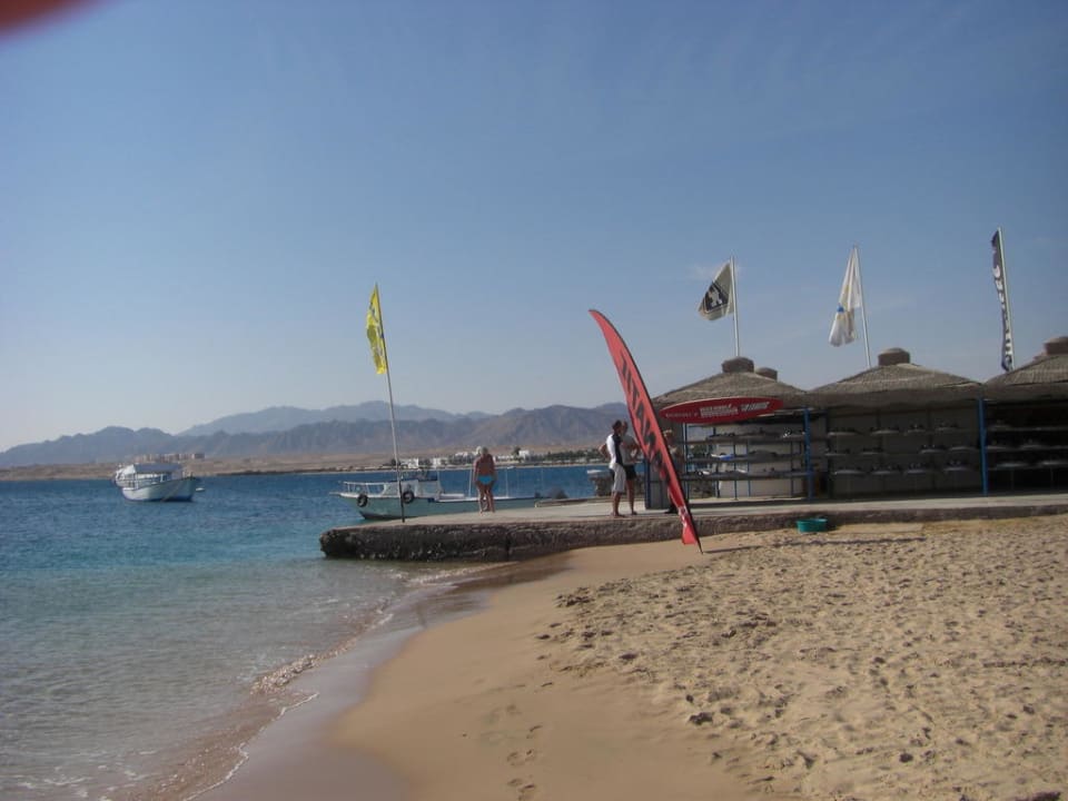 Hotelstrand mit Surfcenter Eagles Paradise Abu Soma