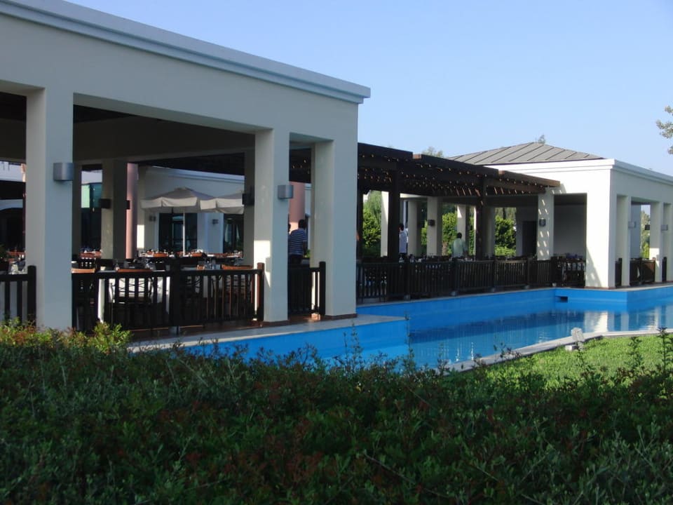 Teil des Außenbereichs Neptune Luxury Resort