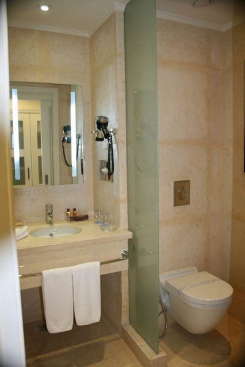 Bad von Zimmer 143 Steigenberger Resort Achti Luxor