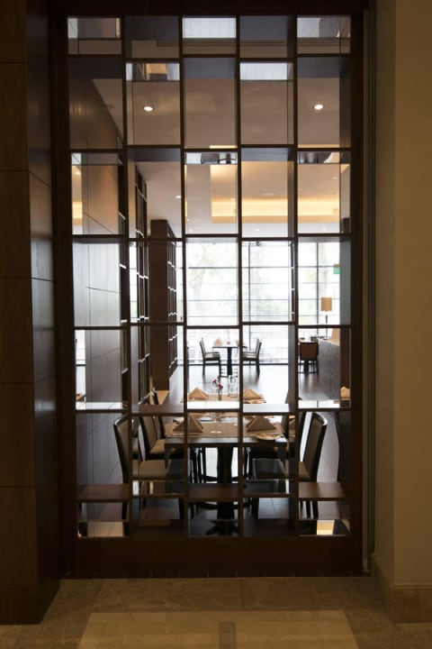 Widok na restaurację DoubleTree by Hilton Hotel & Conference Centre Warsaw