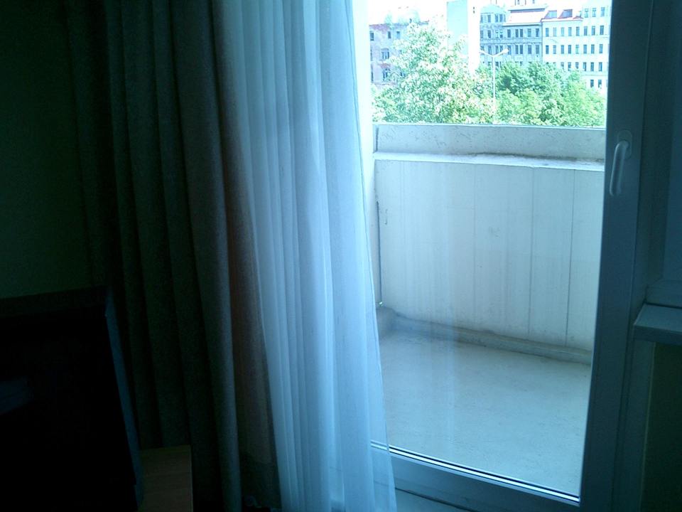 Durchgang zum Balkon Days Inn Leipzig City Centre