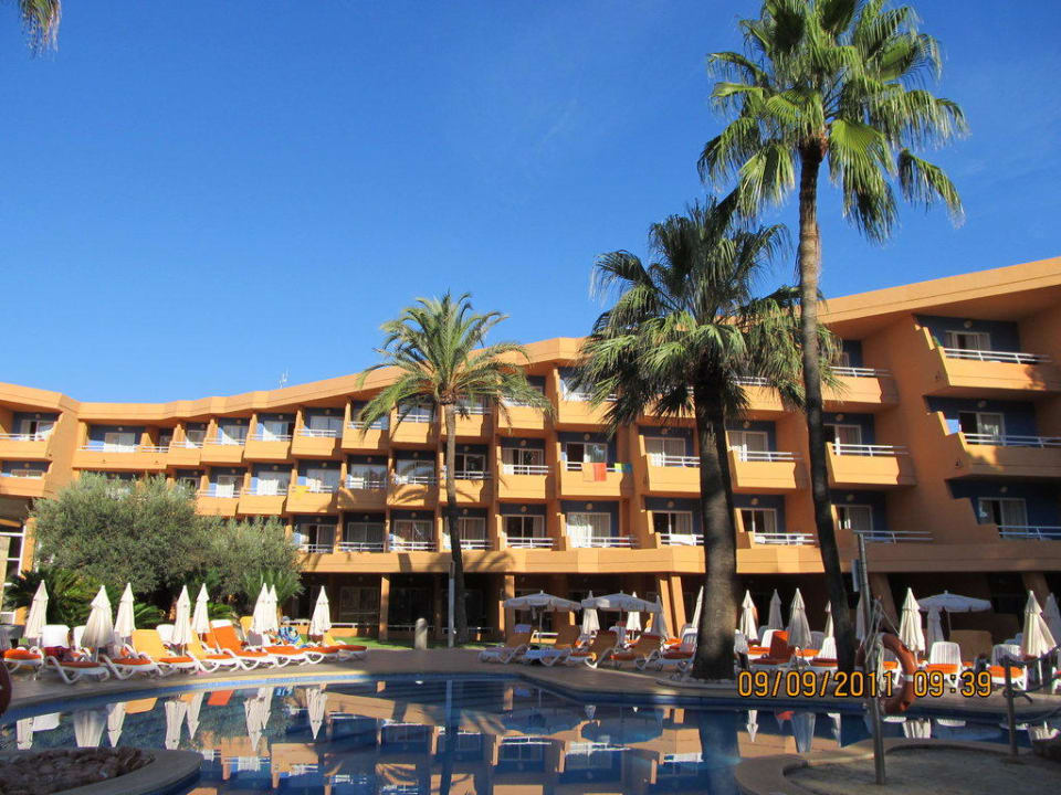 Blick auf den Westflügel Iberostar Waves Playa de Muro