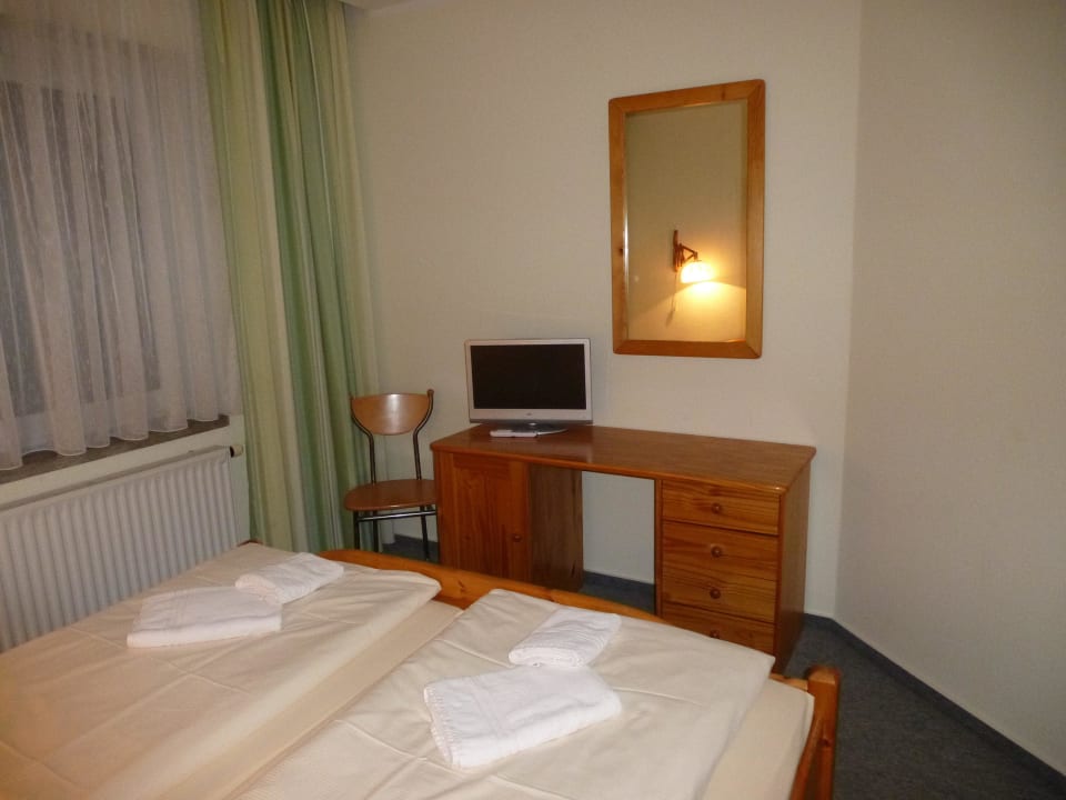 Kleiner Flat TV, viele Programme Hotel Grundmühle
