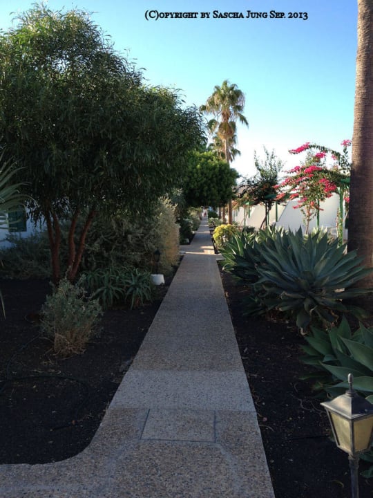 Parkanlage zu den Bungalows ( Sep. 2013 ) Hotel Hyde Park Lane