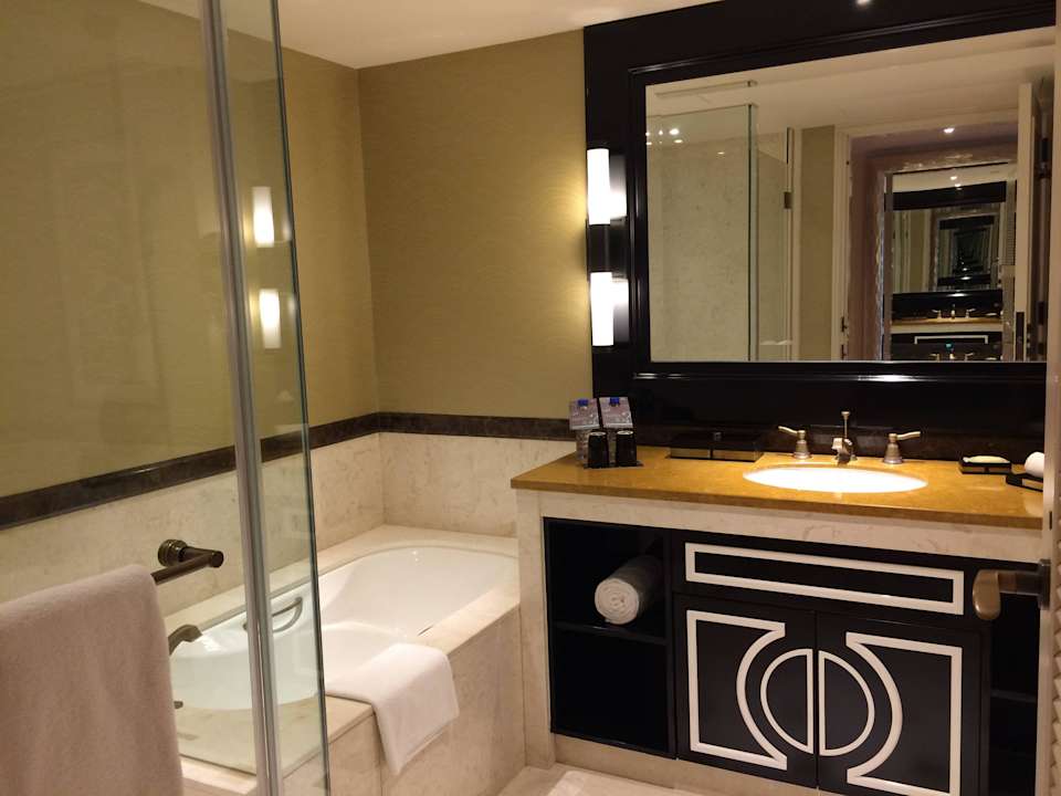 "Bathroom 1" Hotel Sheraton Macao (Macau / Macao) • HolidayCheck (Macau