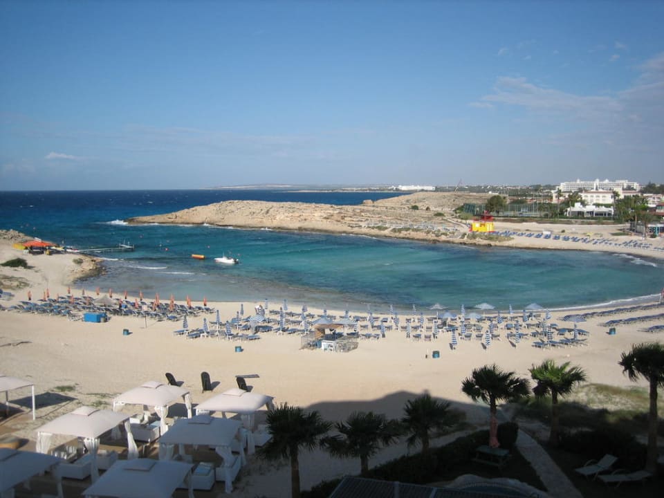 Blick vom Zimmer im 4. Stock auf das Meer/Strand Tasia Maris Gardens