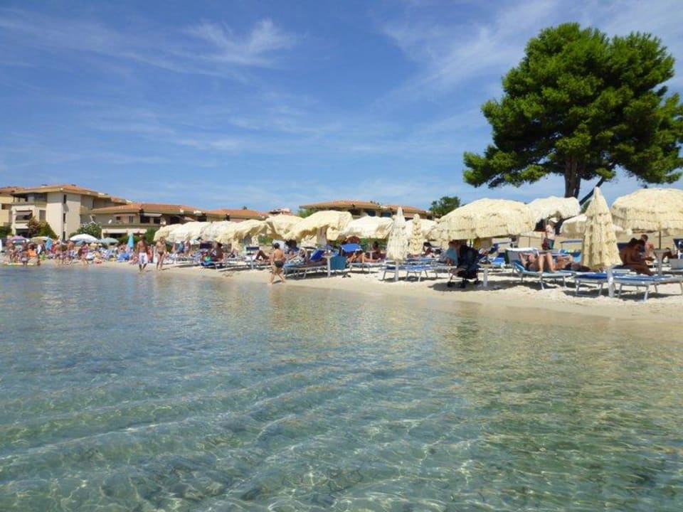 Privatstrand gleich neben öffentlichem Strand Gabbiano Azzurro Hotel & Suites