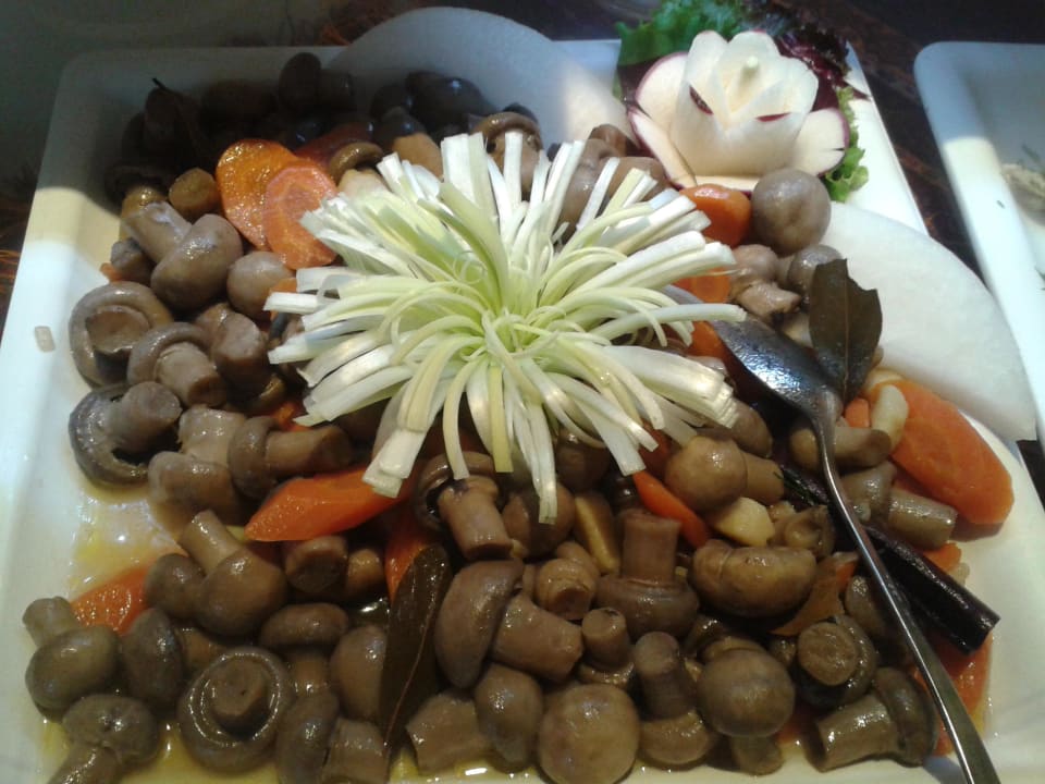 Salat lecker Port Side Resort Hotel