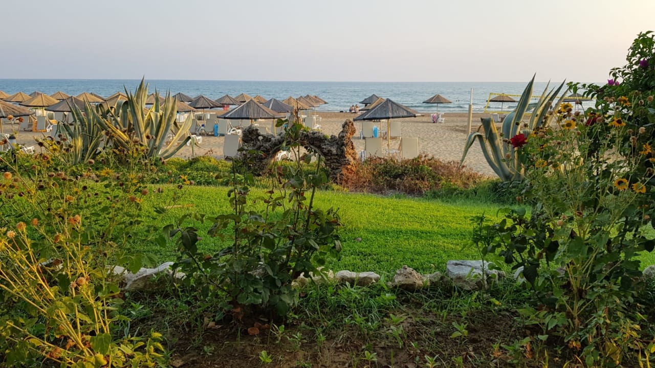 Strand Hotel Defne Garden