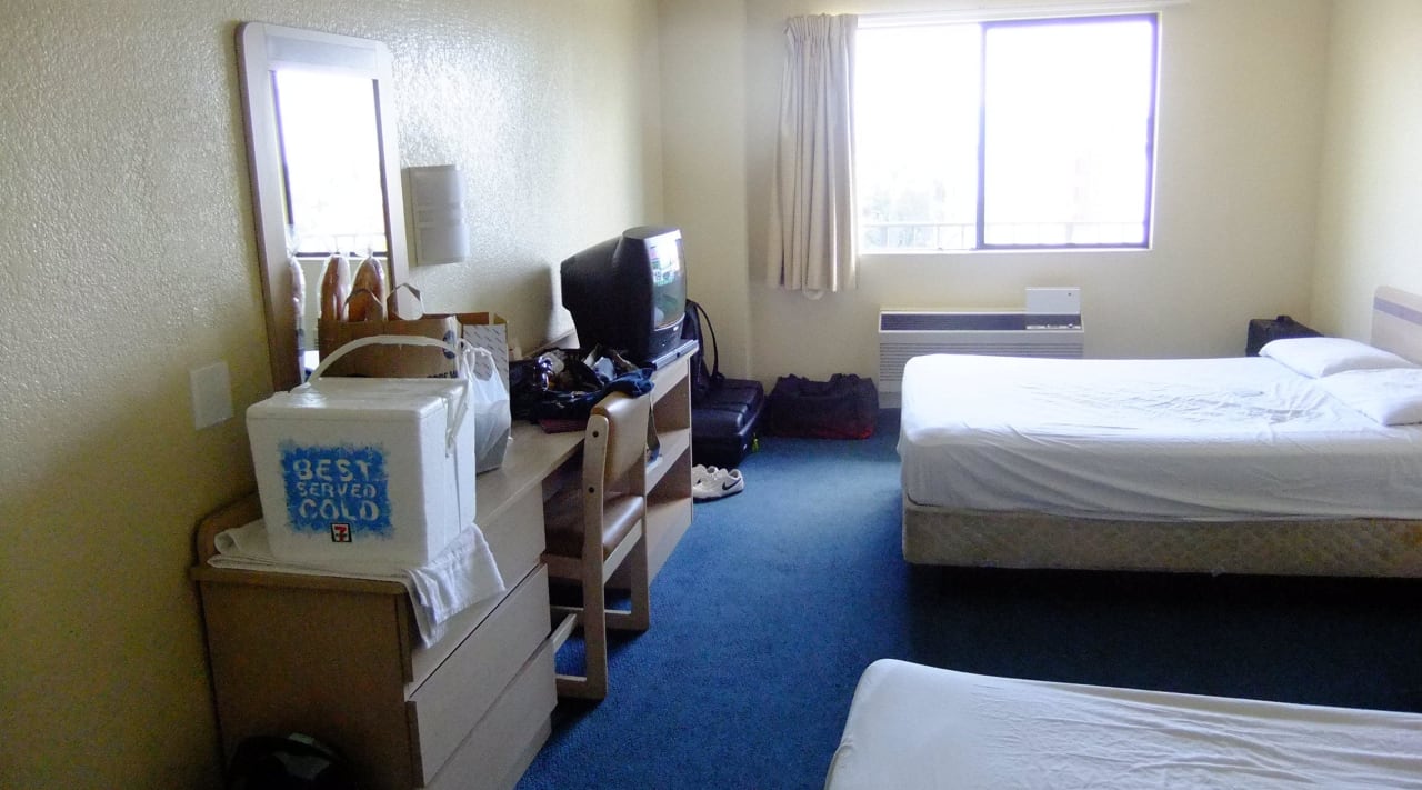 Hotelzimmer zur Parkplatzseite Motel 6 Los Angeles LAX