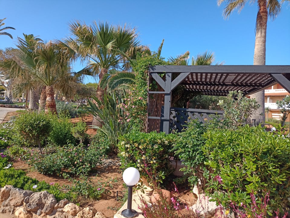 Gartenanlage Anissa Beach & Village