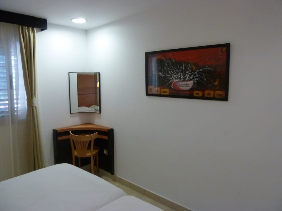 Schlafraum HL Miraflor Suites Hotel