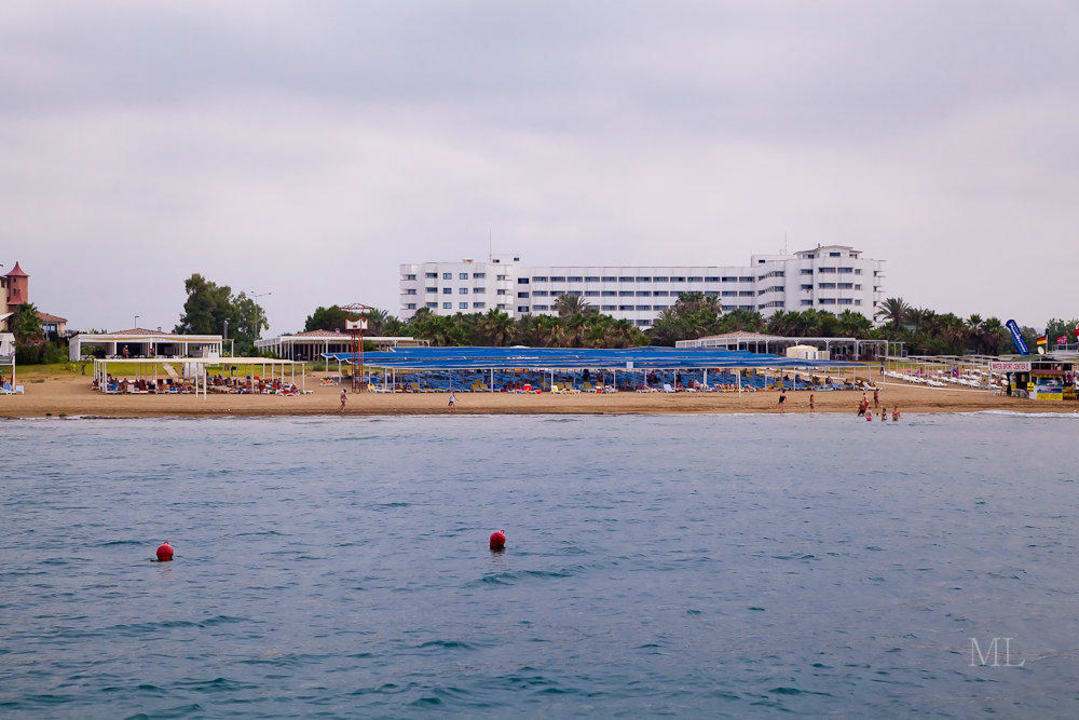 Hotelstrand vom Schiff aus gesehen Hotel Orfeus Park