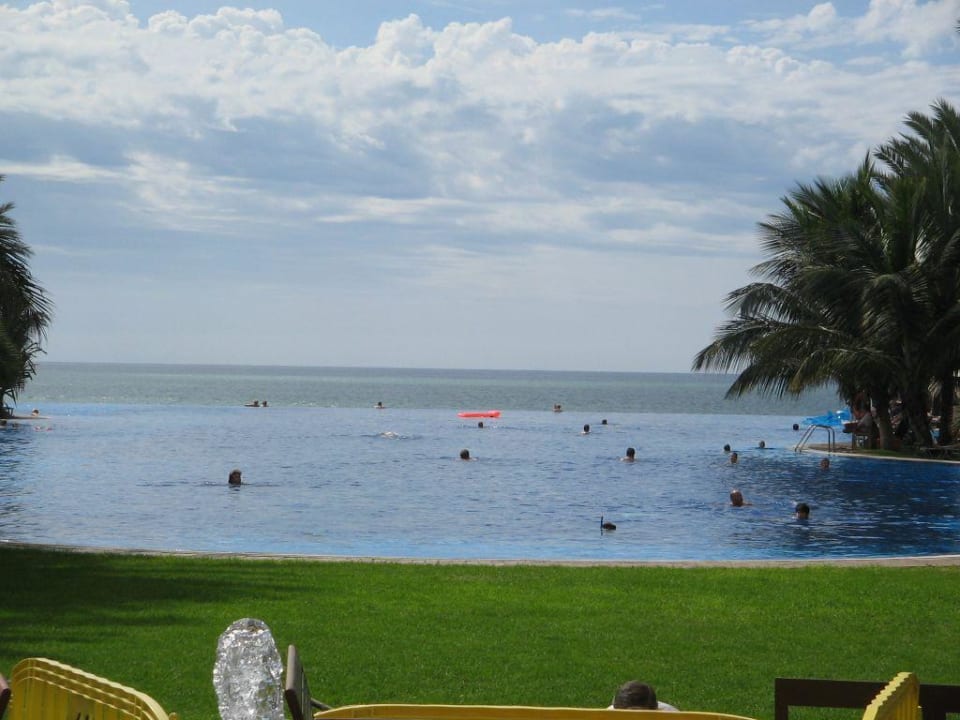 Pool mit Blickrichtung Atlantik Lopesan Costa Meloneras, Resort & Spa