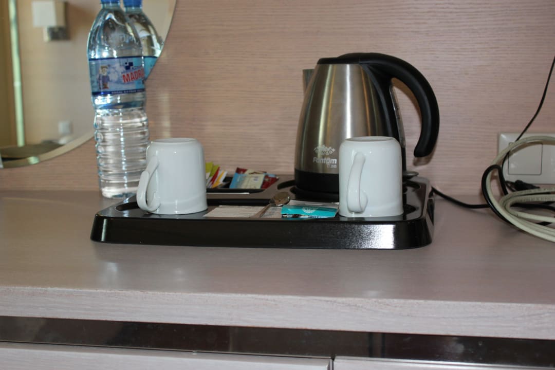Wasserkocher und Teebeutel im Zimmer Grand Belish Resort Hotel & Spa