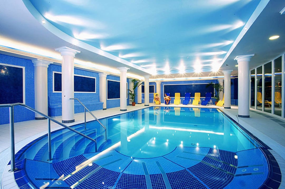 Indoor swimming pool Hotel Olympia