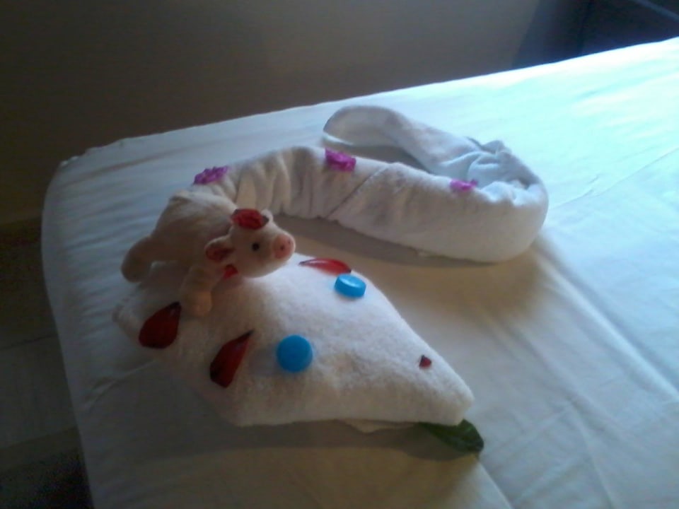 Schlange-super gemacht jeden tag ein anderes Motiv Jaz Makadi Oasis Resort