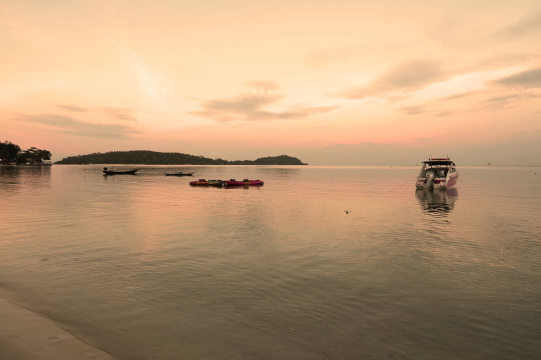 Die Bucht beim Sonnenuntergang Samui Natien Resort