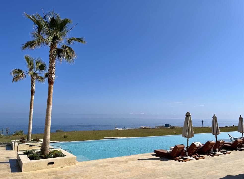 Pool The Royal Senses Resort, Curio Collection by Hilton