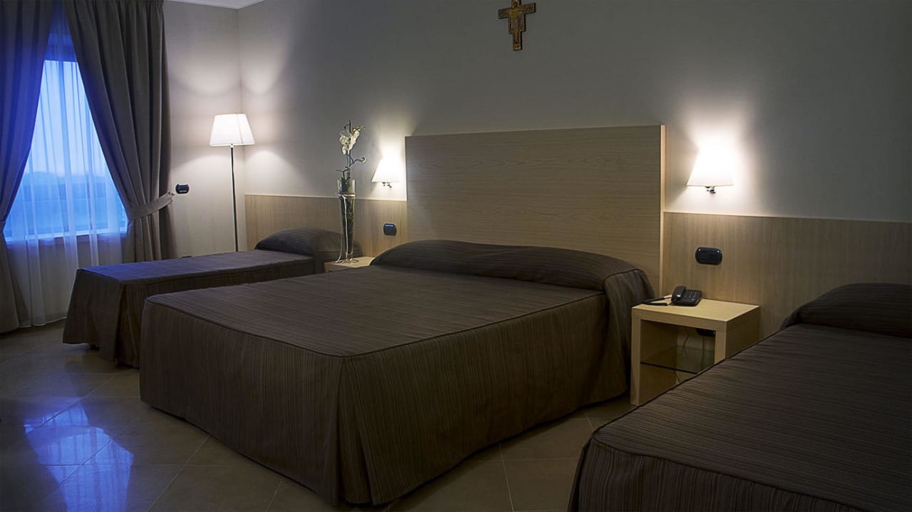 Camera Superior  Domus Pacis Assisi