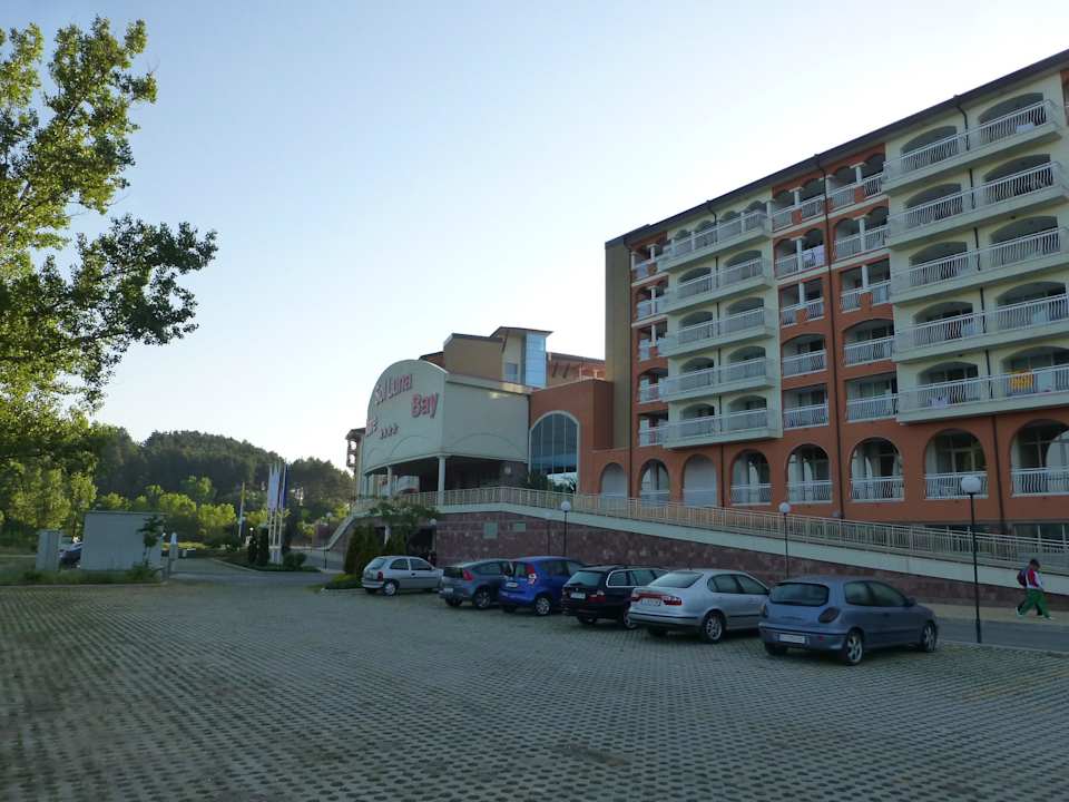 Sicht vom Parkplatz zum Hotel Sol Luna Bay