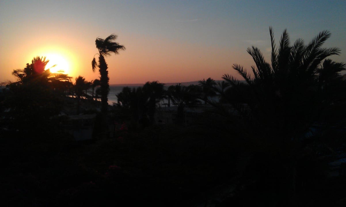 Sonnenaufgang mit Blick auf's Meer Arabia Azur Resort