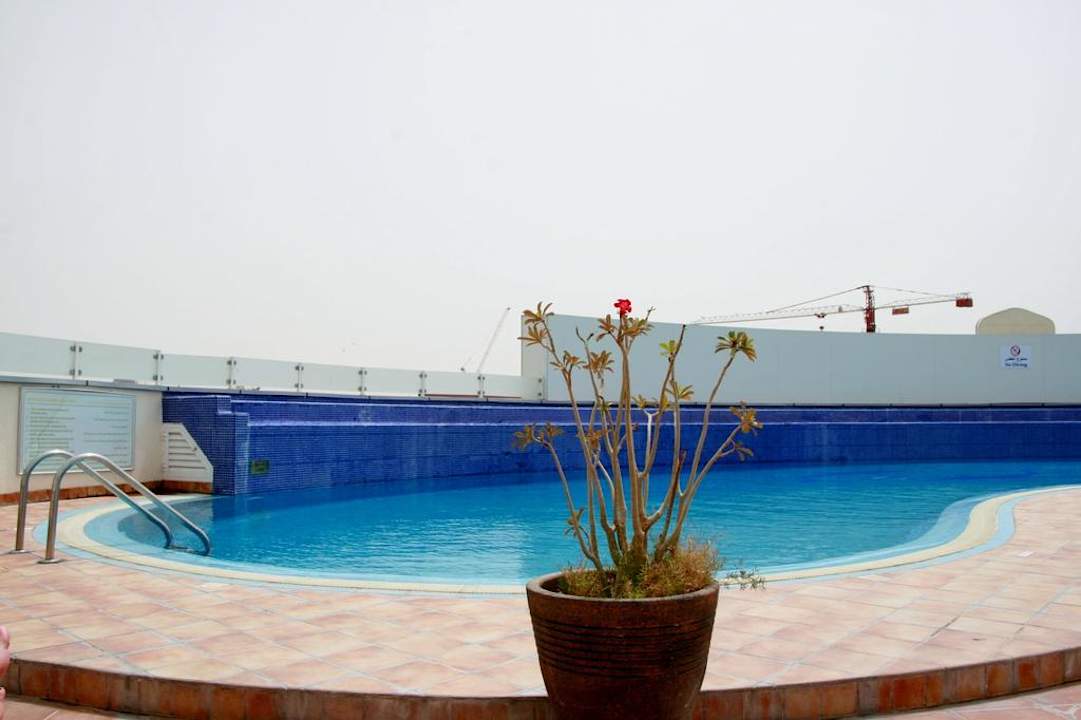 Basen na dachu hotelu Hotel Excelsior Creek