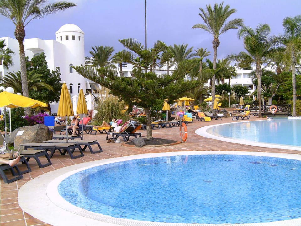 Poollandschaft im Timanfaya H10 Timanfaya Palace - Adults only