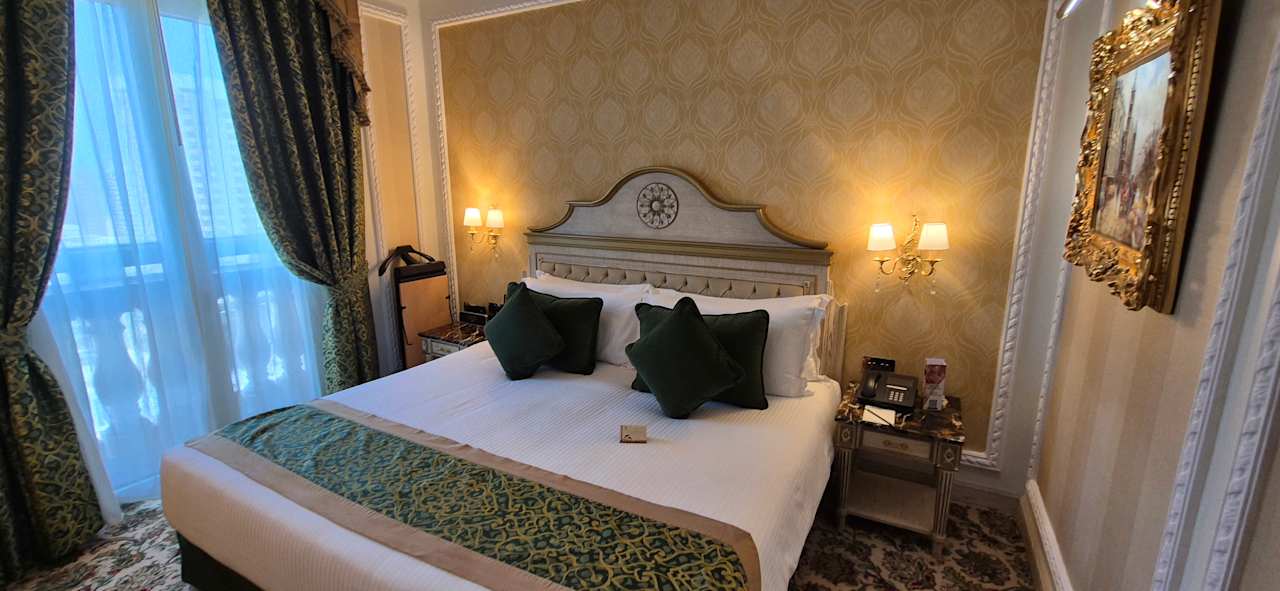 Zimmer Royal Rose Hotel, a Curio Collection by Hilton Affiliated Hotel