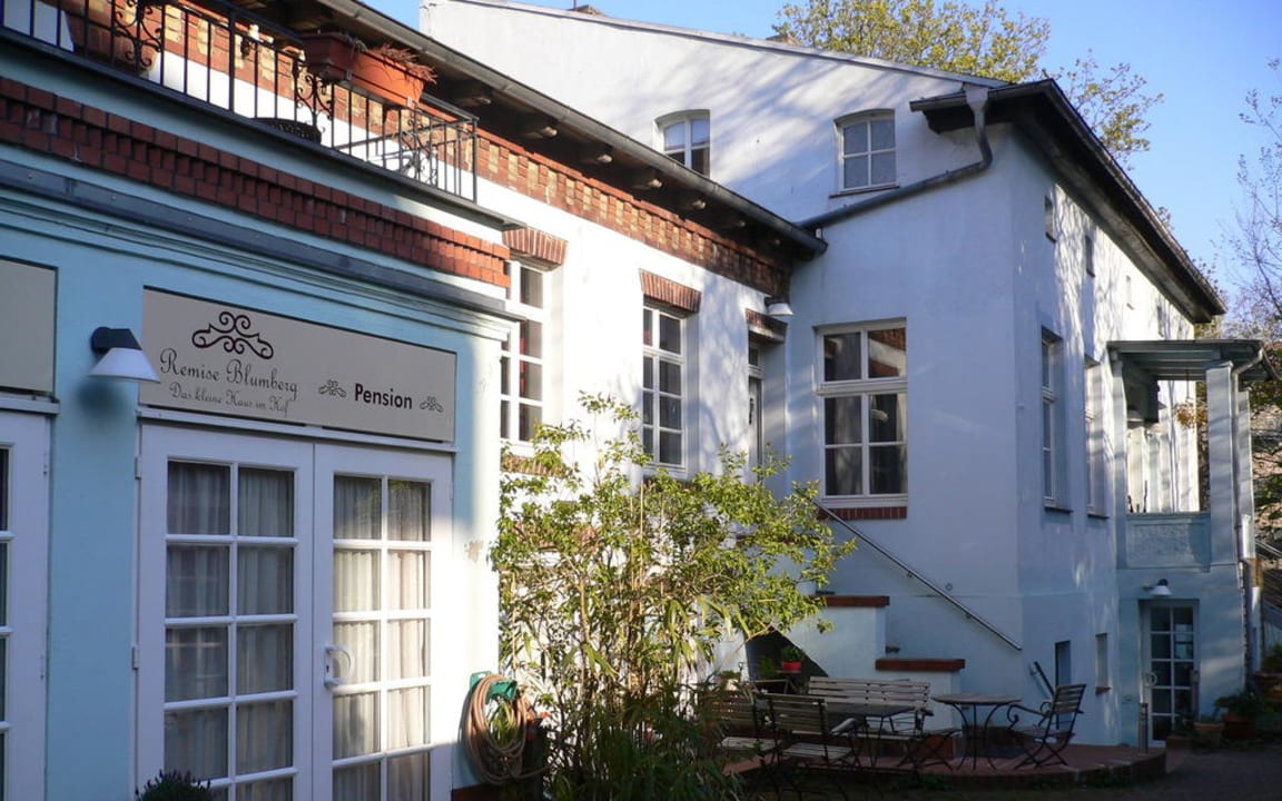 Blick auf die Zimmer Remise Blumberg, Das kleine Haus im Hof