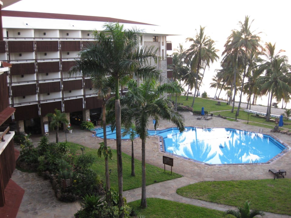 Morgenstimmung am Pool Hotel Mombasa Continental Resort