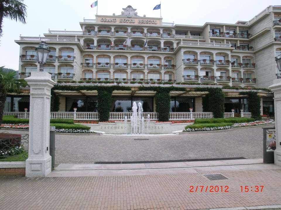 Noble Zufahrt Grand Hotel Bristol
