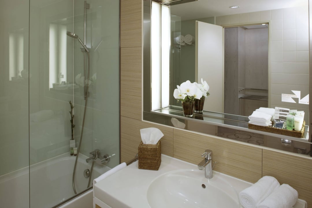 Badezimmer Komfortzimmer Sheraton Berlin Grand Hotel Esplanade