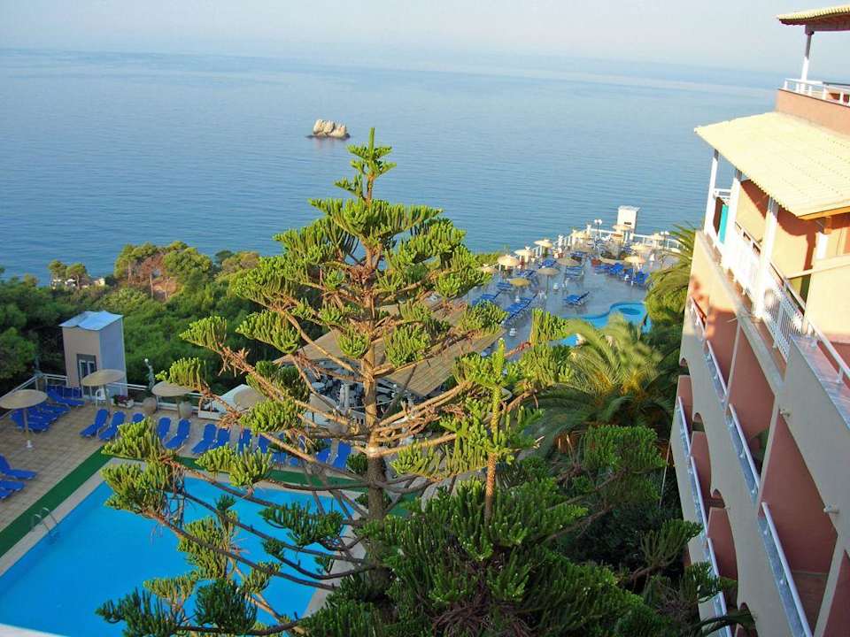 Blick über den Hotelpool Hotel Ambiente Palace