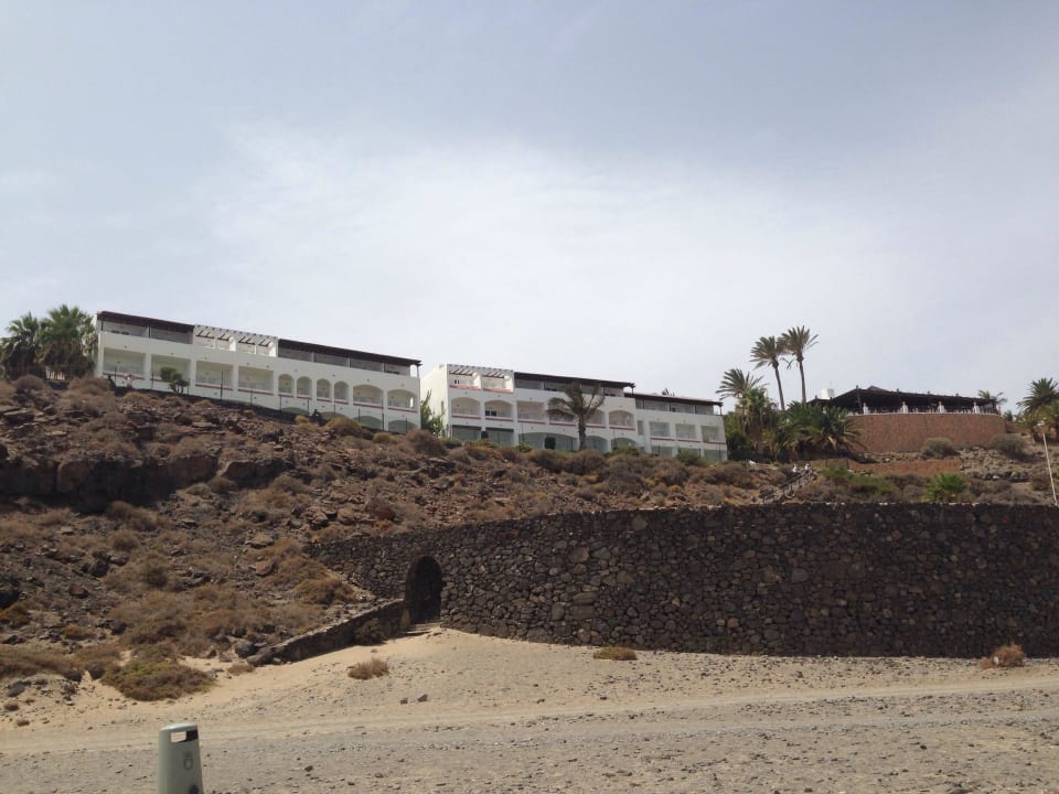 Blick auf einen Teil des Hotels vom Strand Club Jandia Princess