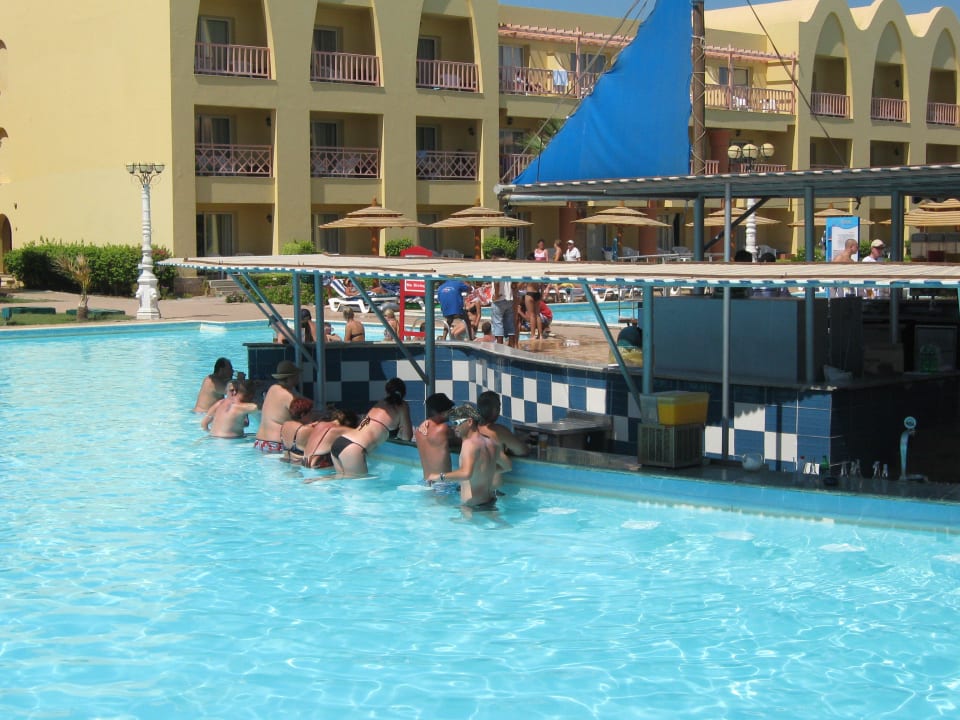 Poolbar Titanic Beach Spa & Aqua Park