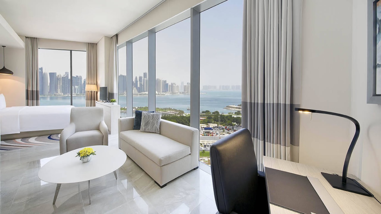 Corner Guest Room DoubleTree by Hilton Hotel Doha - Old Town