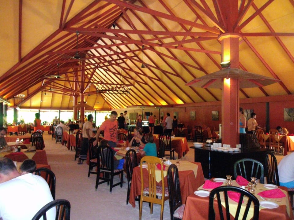 Fester Platz im Büffetresaurant  Adaaran Select Hudhuran Fushi - Premium All Inclusive