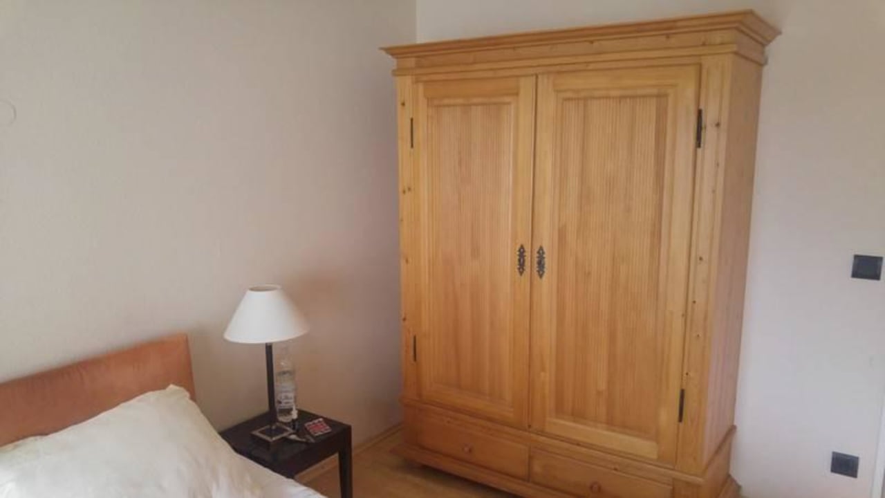 Kleiderschrank Hotel Villa Toskana