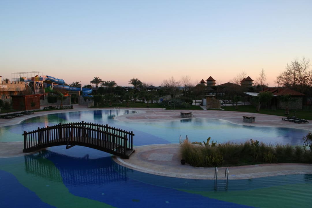 Ausblick über die Poolanlage Sherwood Exclusive Lara