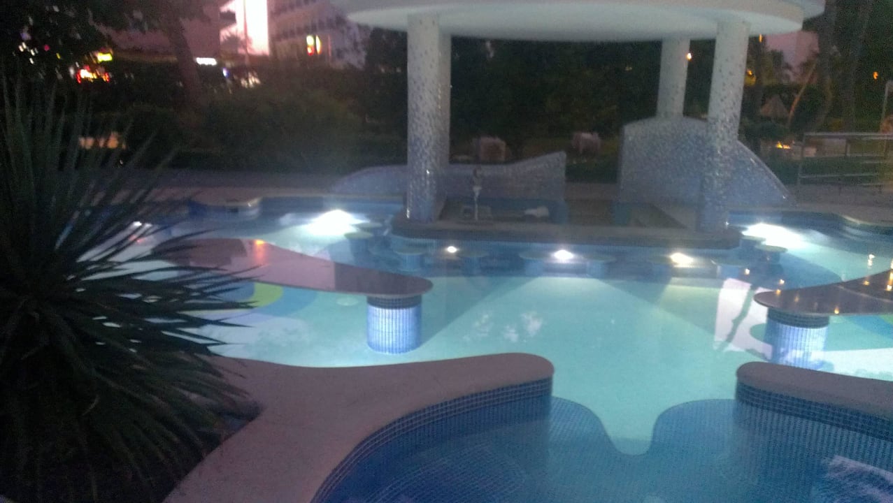 Pool Hotel Riu Bravo