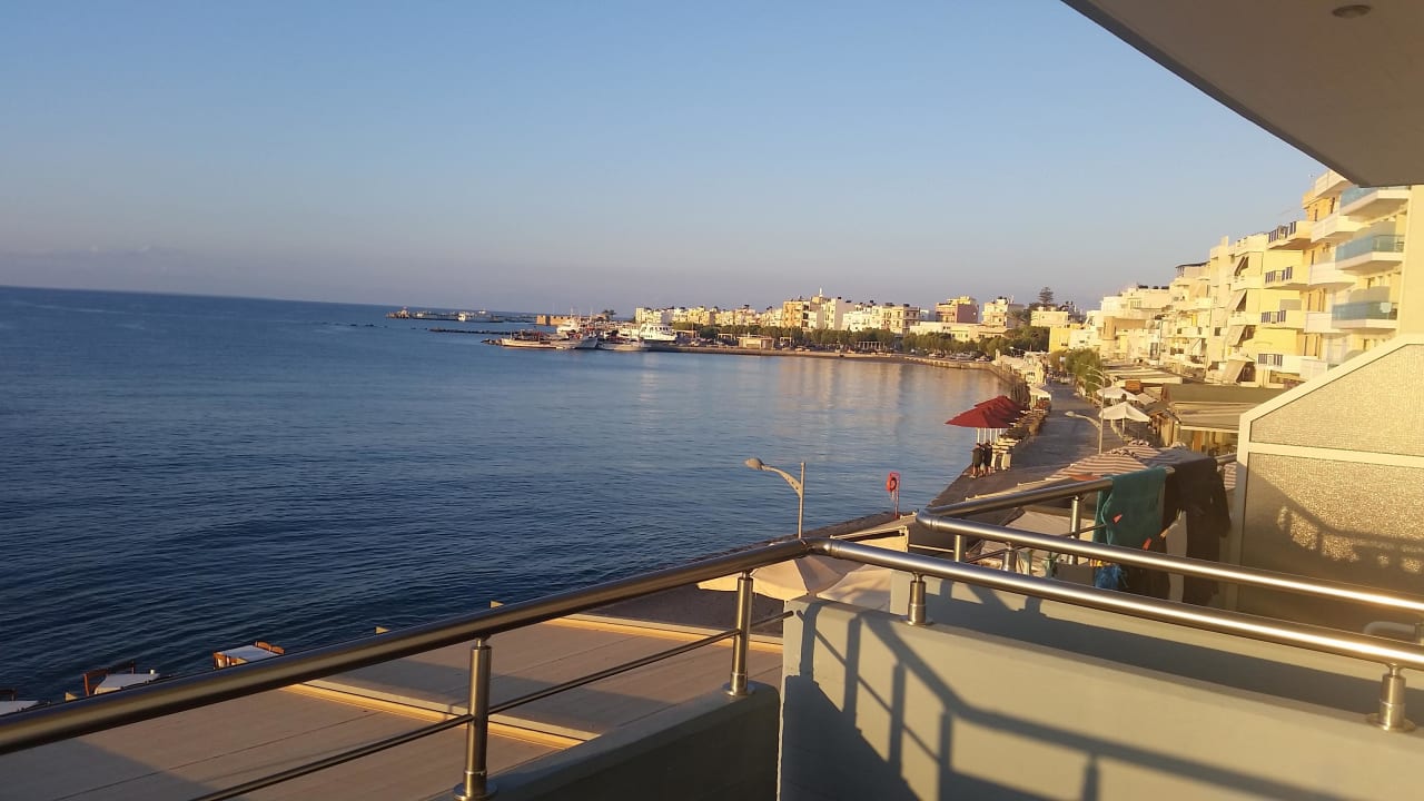 Blick vom Balkon nach rechts Hotel Astron