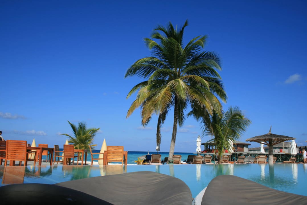 Pool Centara Ras Fushi Resort & Spa Maldives