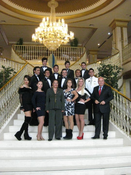 Animationsteam mit Generaldirektor Lemi Diamond Excellence Resort & Spa
